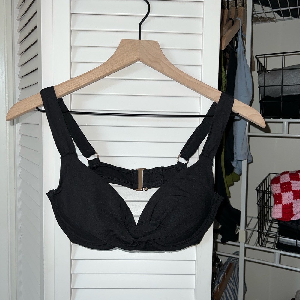 Anne Cole Black Twist Bikini Top (S or 36B/34C)